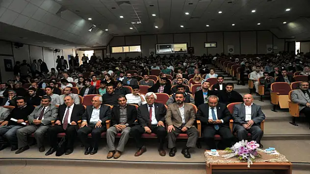 YYÜ' DE AHMEDİ XANİ'Yİ ANMA PANELİ DÜZENLENDİ