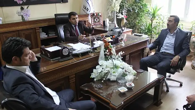 AK PARTİLİLERDEN  MİLLİ  EĞİTİME  ZİYARET