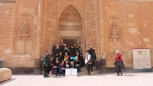 VANLI GENÇLER GEZİYE  ÇIKTI