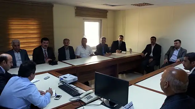 VEDAŞ YETKİLİLERİ MUHTARLARLA BİR ARAYA GELDİ