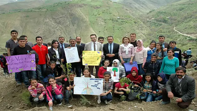 MÜDÜRLERİ İÇİN HATIRA ORMANI OLUŞTURULDU