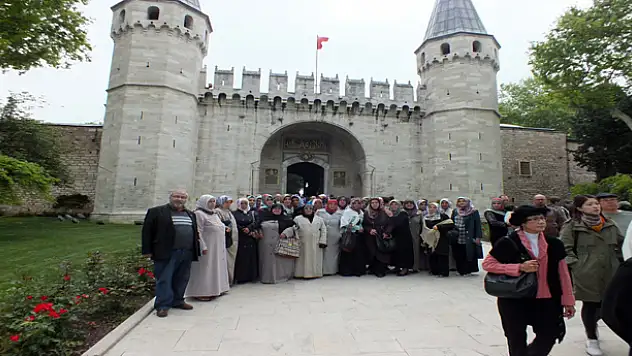 BAYANLAR İSTANBUL'U GEZDİ