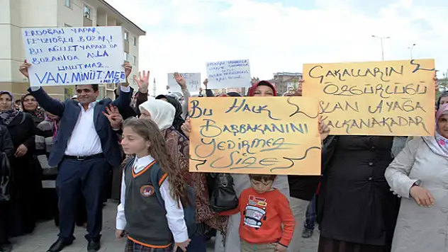 DEPREMZEDELERDEN BAŞBAKAN'A DESTEK