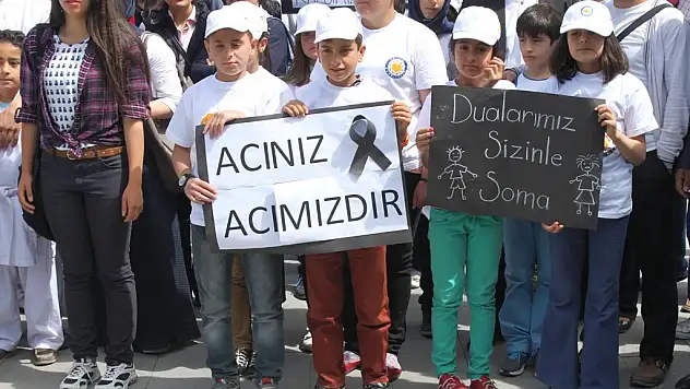 19 MAYIS TÖRENİ BURUK KUTLANDI