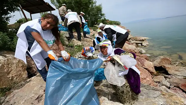 Edremit'te Halk Temizlik Yaptı