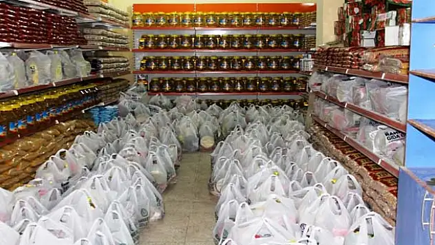 Rahmet Eli Gıda Bankasından 270 Aile'ye Yardım