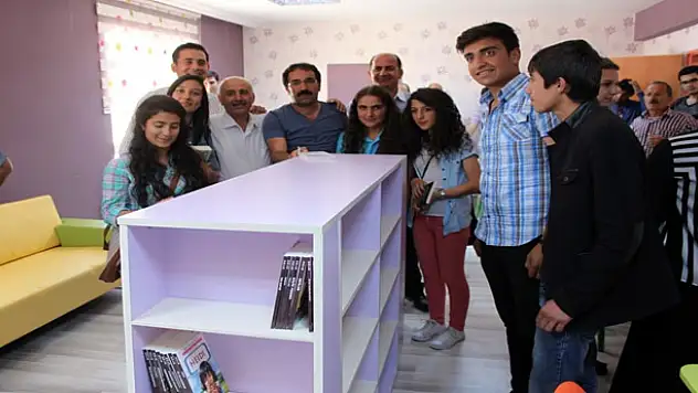 Beş Okula Kütüphane Kuruldu