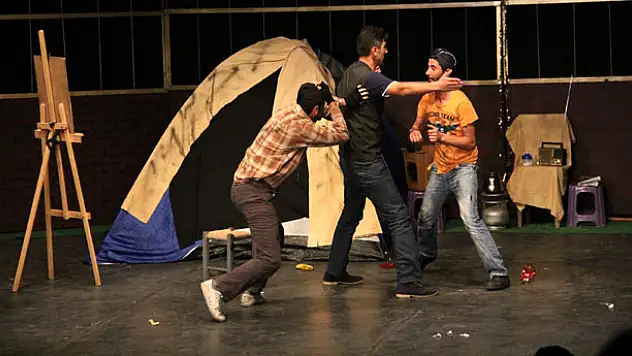 Name Adlı Tiyatro Gösterimine Büyük İlgi