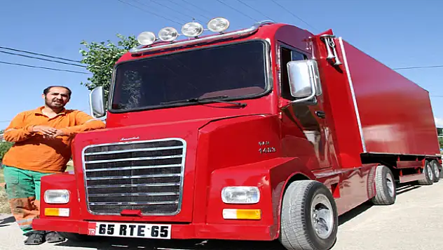 Türkiye'in İlk Yerli Tır'ı Van'da Üretildi