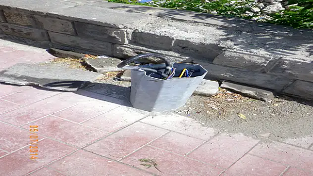 Tehlikeyi Gören Yokmu 