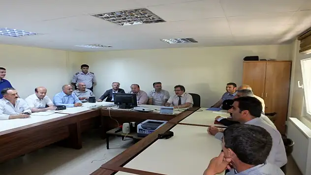 Muhtarlar Vepsaş'ı Bastı