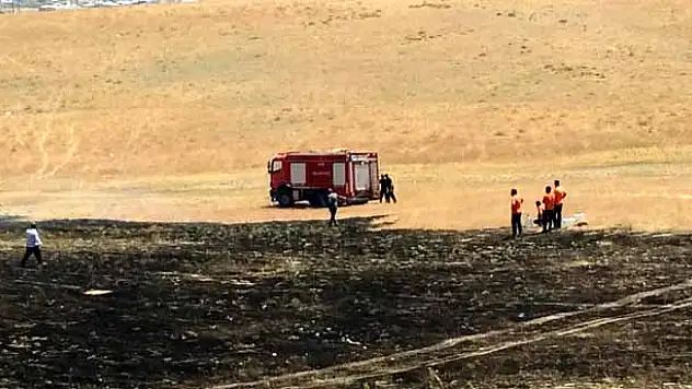 Van'da Boş Arazi Yangını 