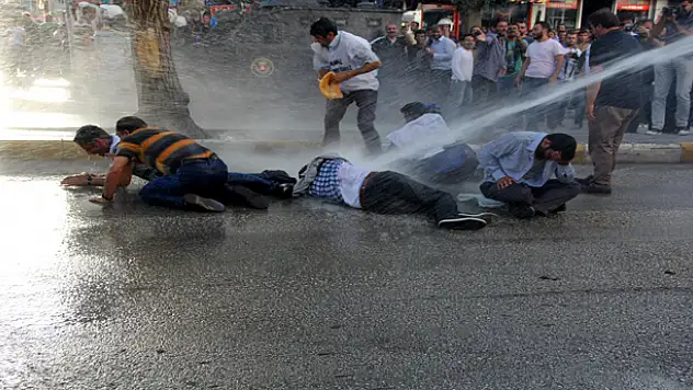 İzinsiz Yürüyüşe   Polis Müdahalesi