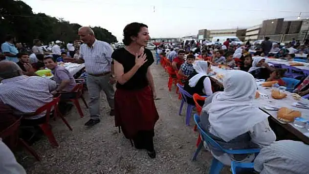 Edremit Belediyesi'den 2000 Kişiye İftar Yemeği