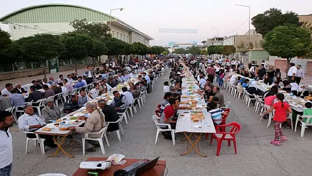 Gürpınar Belediyesinden İftar yemeği