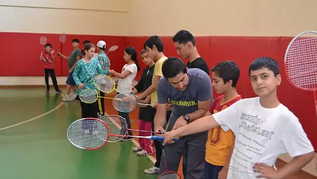 Vanlı Çocuklar  Badiminton  Sporunu Sevdi 