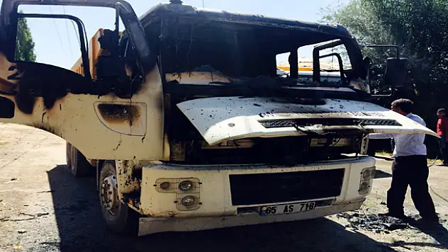 Seyir Halindeki Kamyon Yandı