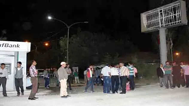 Elektrik Kesintileri Vatandaşı Sokağa Döktü