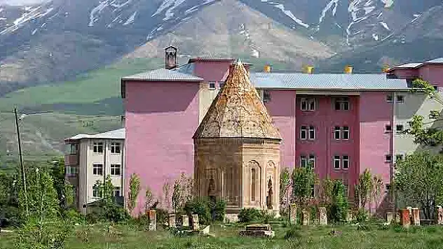 TOKİ:  Gevaş'ta  Tarihi  Katleden  O Yurdu Biz Yapmadık