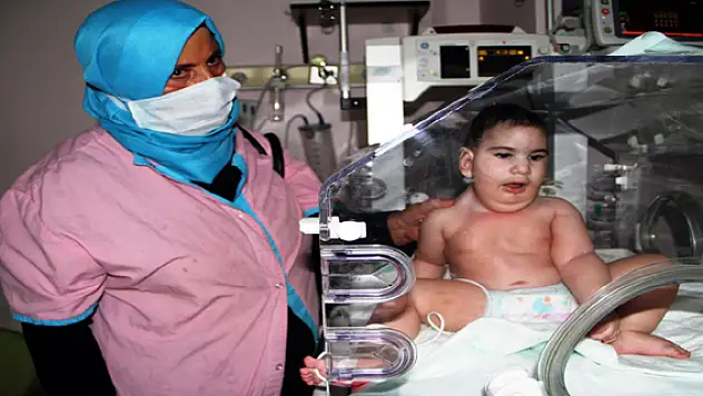 Yaşamaz Dediler, Ameliyatla Hayata Tutundu