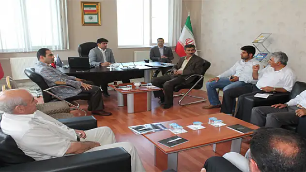 İran Tüccar Danışma Ofisine yoğun ilgi