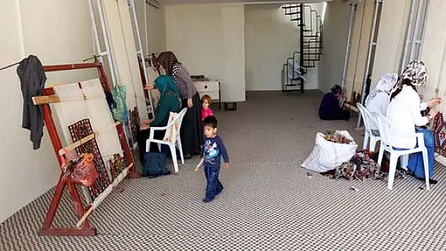 Gürpınar Belediyesi Kilim Atölyesi Açtı 