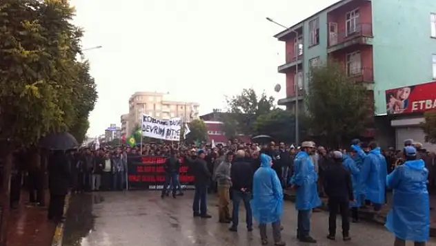 Vanda Kobani yürüyüşü başladı