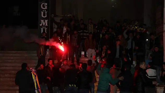 Van'da Fenerbahçe coşkusu sokaklara taştı