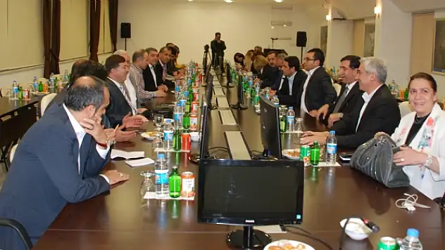 İşadamları : Devlet Stratejik Yatırımlara Ortak Olsun