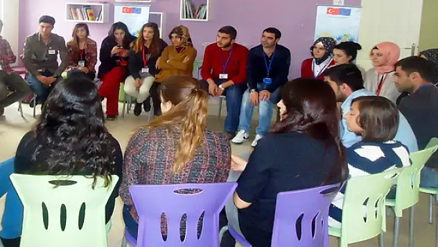 TEGV Erciş'te Seminer Verdi