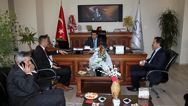 Tuşba Kaymakamı Sarıdan Müdür Kırekine Ziyaret
