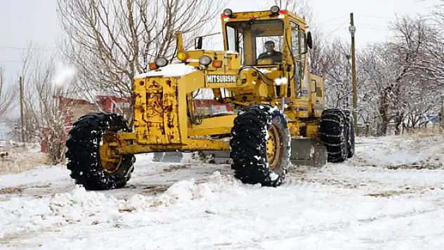 Tuşba Belediyesi'nden Kar Temizleme Çalışması