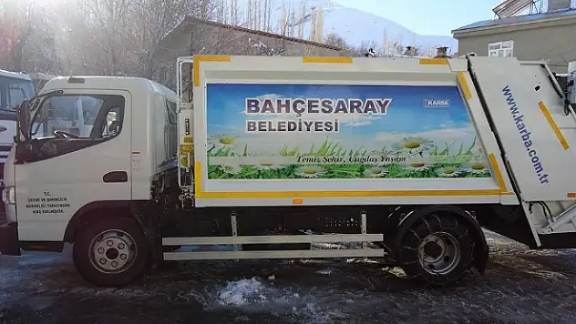 Bahçesaray Belediyesine Yeni Çöp Kamyonu