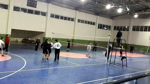 Bahçesaray'da Voleybol Turnavası Düzenlendi