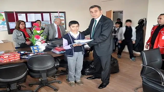 Kızılay'dan Öğrencilere Yardım