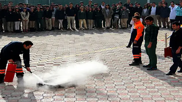 Afad Ekiplerinden Deprem ve Yangın Eğitimi