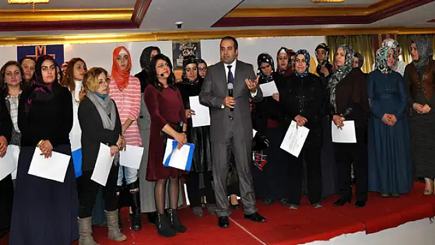 Edremit'te Kursiyerler Sertifikalarını Aldı 