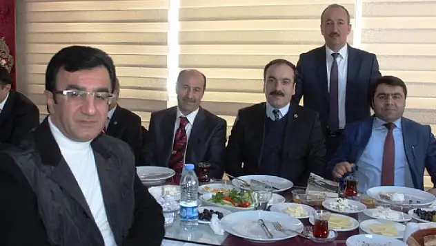 BİLİCİ TEKVANDOCULARLA BİR ARADA