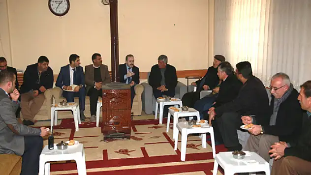 Başkan Özgökçe Mahalle Muhtarlarıyla  Görüşüyor