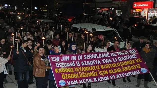 Kadınlardan Meşaleli Yürüyüş