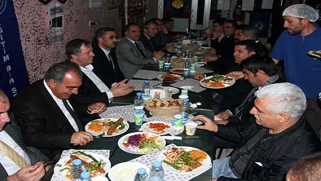 Eğitim-Bir Sen Yemekte Buluştu 