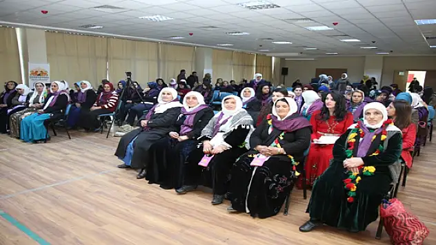 Kültür Merkezinde Kadın Semineri Verildi