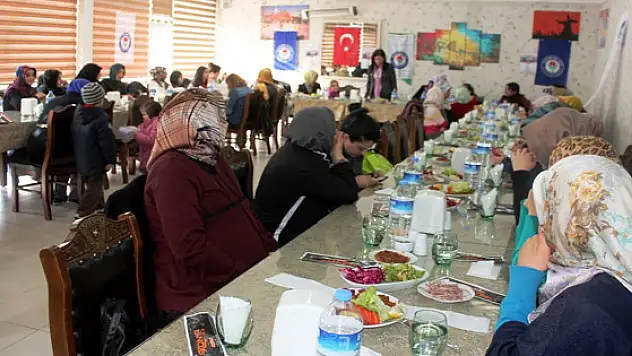 Eğitim-Bir-Sen'li Kadınlar Yemekte Buluştu