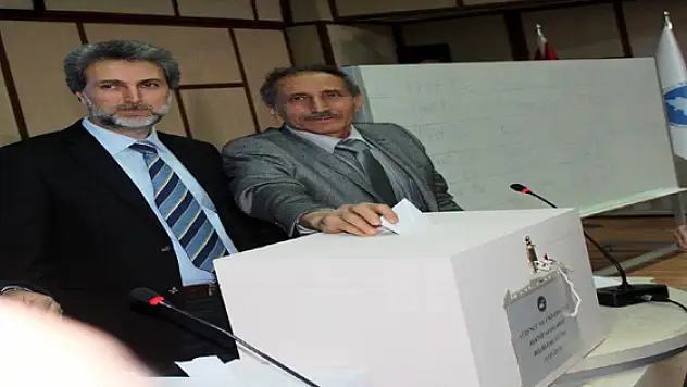 YYÜ'de Rektörlük Seçimi Başladı