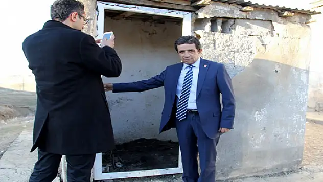 CHP Tuvaletsiz Okula Gitti