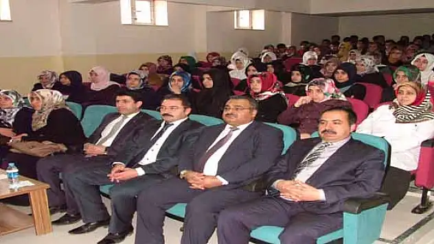 Van'da Güzel Ahlak Ve Aile Konulu Seminer