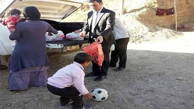 Kimsesiz Aileye Kaymakam  Sahip Çıktı