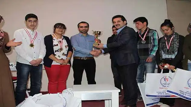 Fikirler Konuşuyor Münazarası