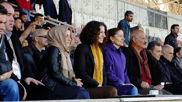 Eş Başkanlar Büyükşehir Maçını İzlediler