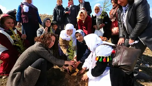 Edremit Belediyesin'den 'Kobani Kent Ormanı